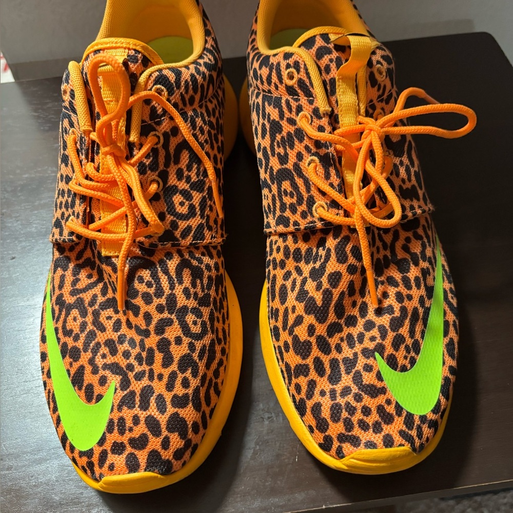 Nike Roshe runs size 11.5, backtab on left shoe is ripped. Worn 1 time